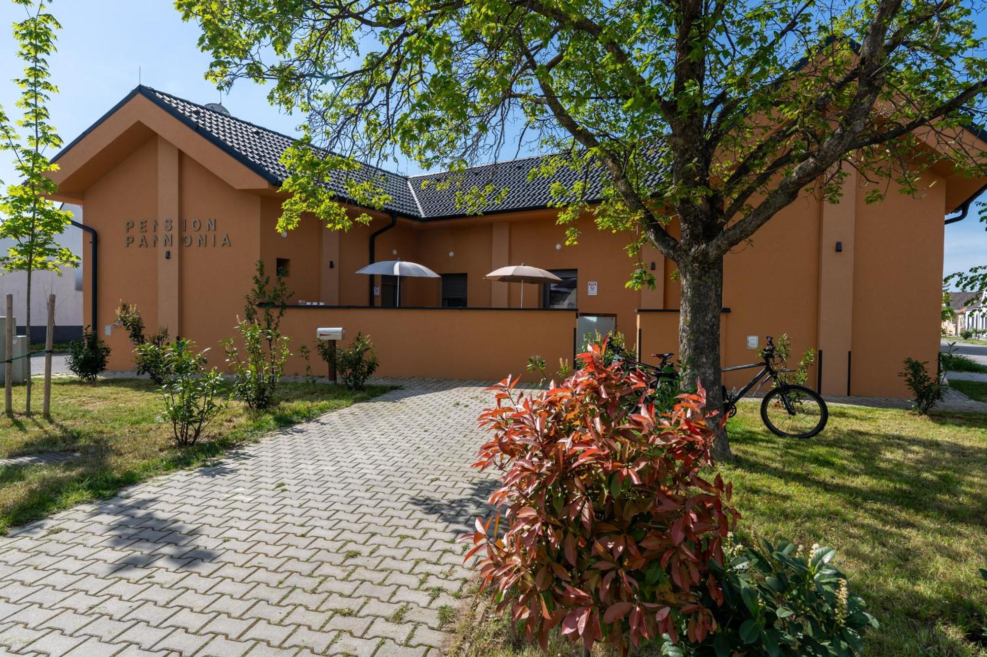 Pension Pannonia Parndorf Luaran gambar