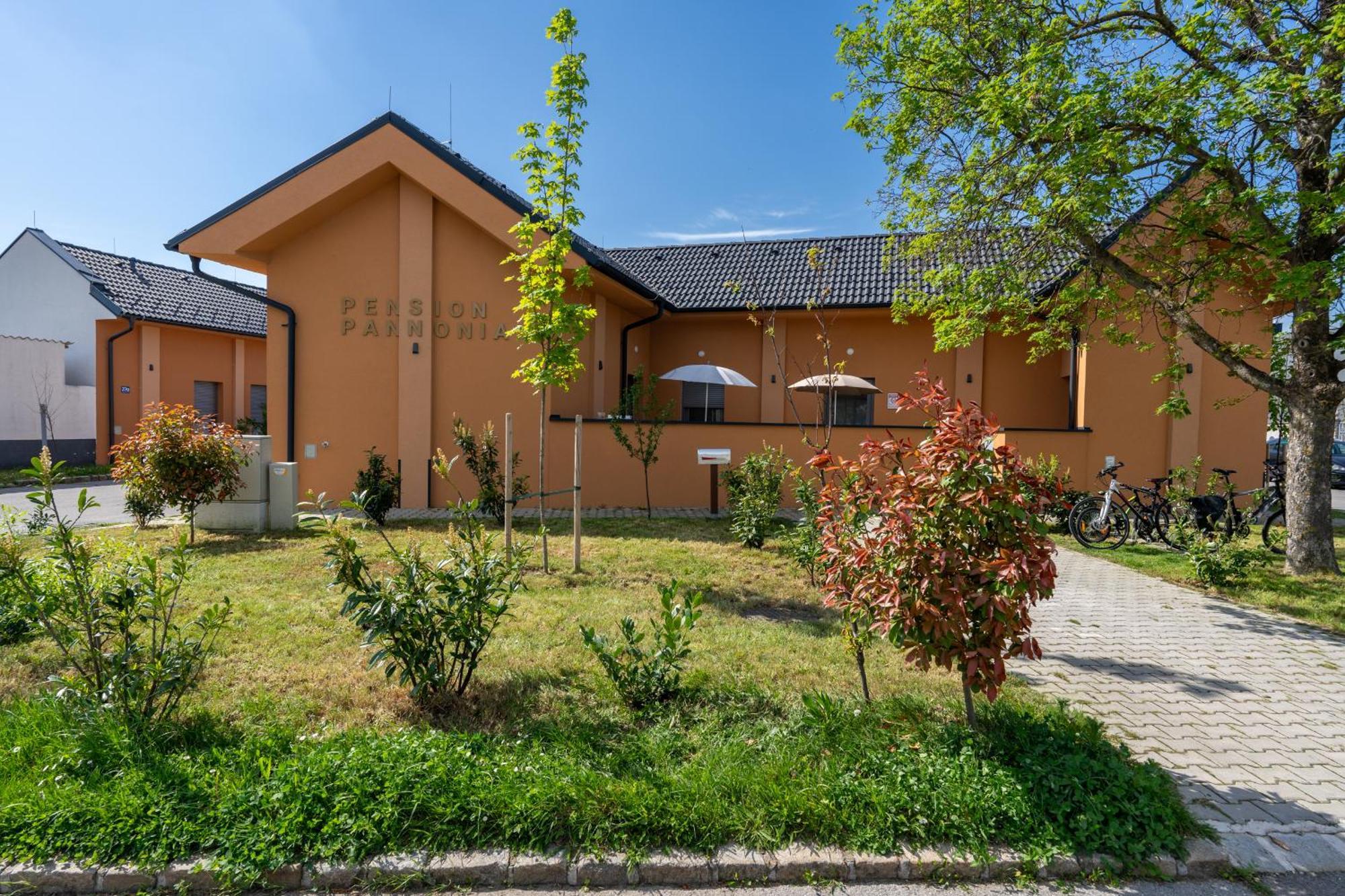 Pension Pannonia Parndorf Luaran gambar