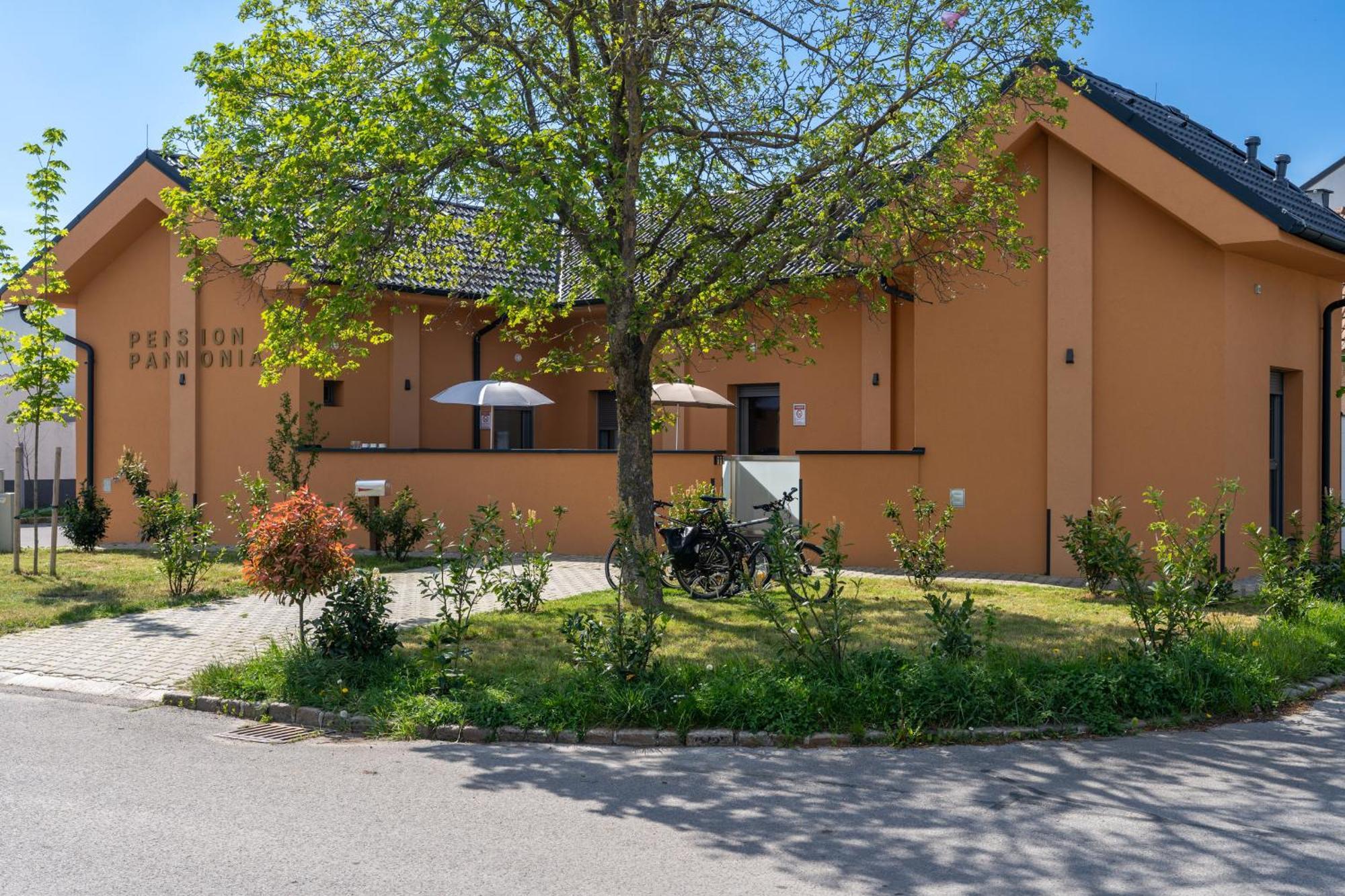 Pension Pannonia Parndorf Luaran gambar